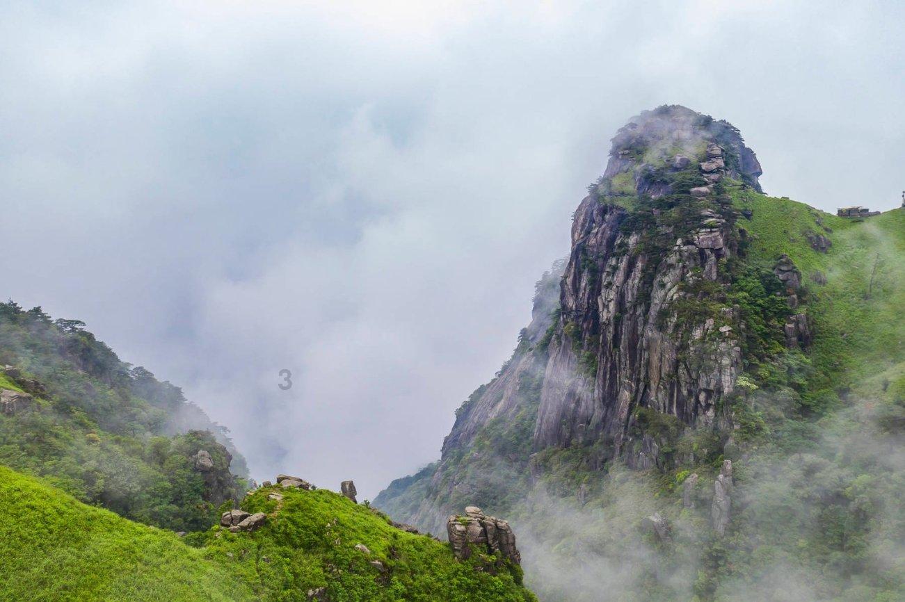 逃离废弃高校